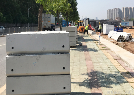 深圳市大通建材圍擋預制塊的用途與安裝方法