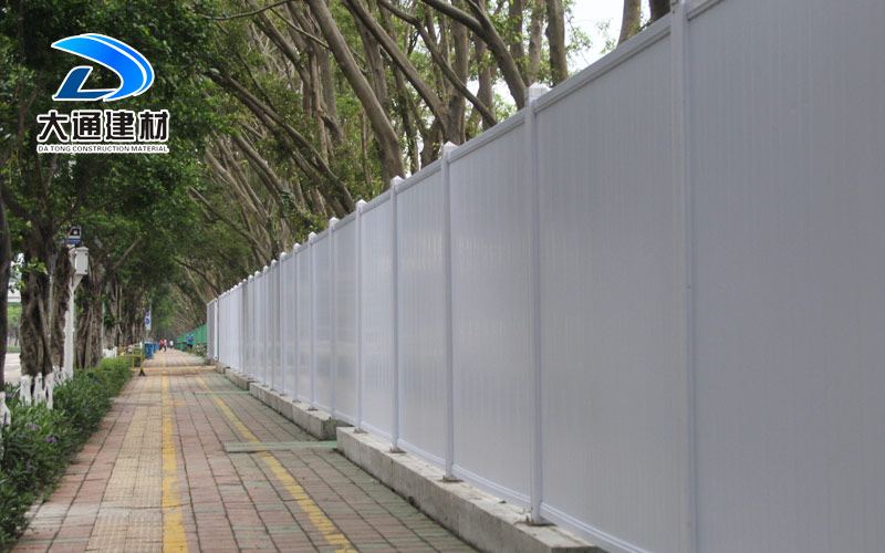 深圳大通建材有限公司，安裝PVC施工圍擋對建筑工地有哪些好處?