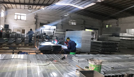 深圳大通建材，引領施工工地圍擋新市場，鋼圍擋、pvc圍擋生產銷售廠家。